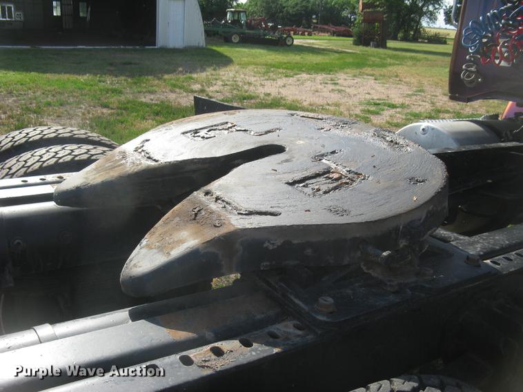 image for item DE2949 1994 White Gmc WG semi truck