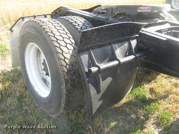 image for item DE2949 1994 White Gmc WG semi truck