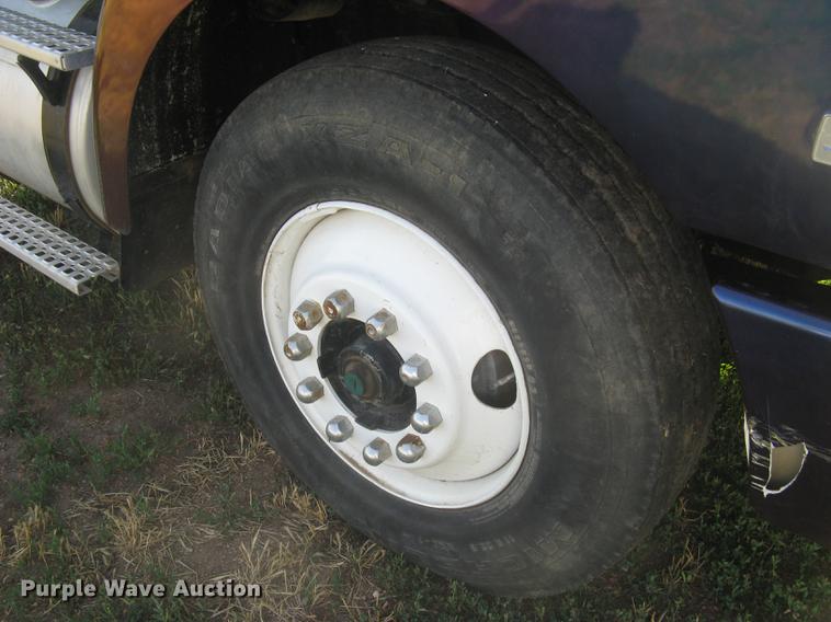 image for item DE2949 1994 White Gmc WG semi truck