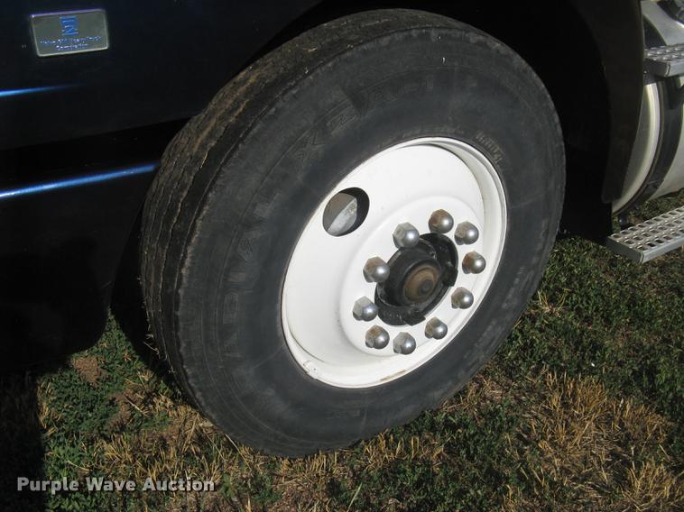 image for item DE2949 1994 White Gmc WG semi truck