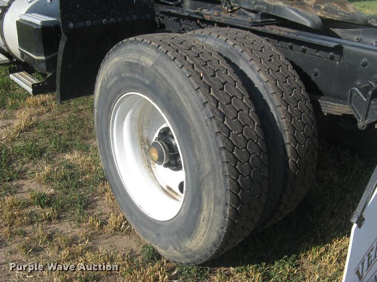 image for item DE2949 1994 White Gmc WG semi truck