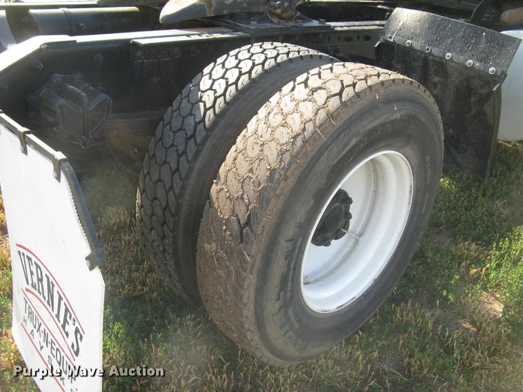 image for item DE2949 1994 White Gmc WG semi truck