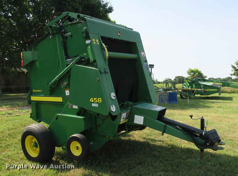 image for item DE3731 2009 John Deere 458 round baler