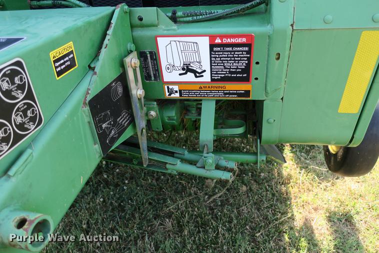 image for item DE3731 2009 John Deere 458 round baler