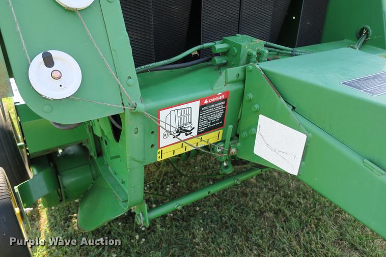 image for item DE3731 2009 John Deere 458 round baler