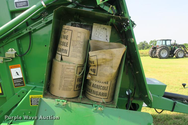 image for item DE3731 2009 John Deere 458 round baler
