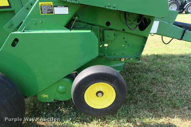 image for item DE3731 2009 John Deere 458 round baler