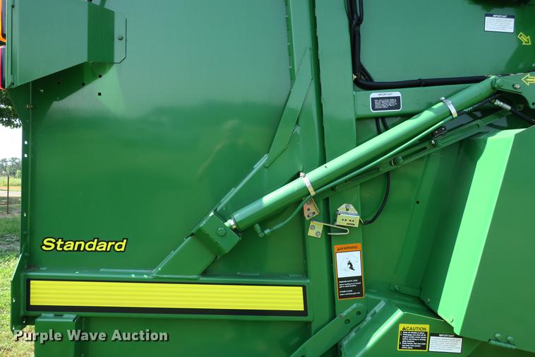 image for item DE3731 2009 John Deere 458 round baler