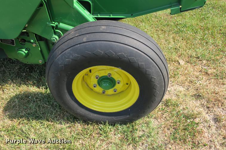 image for item DE3731 2009 John Deere 458 round baler