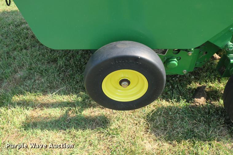 image for item DE3731 2009 John Deere 458 round baler