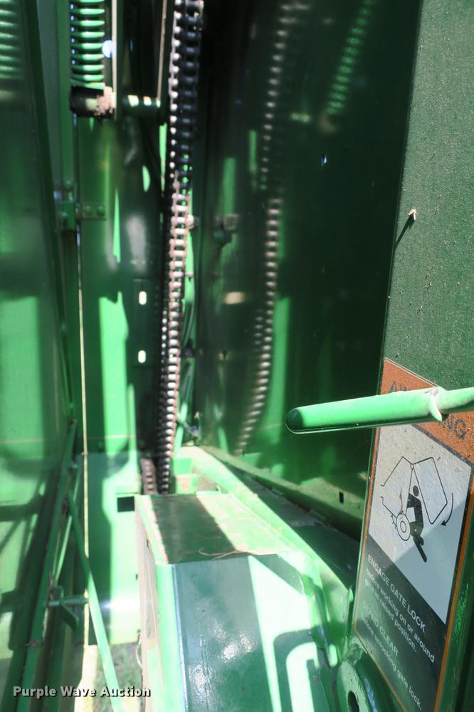 image for item DE3731 2009 John Deere 458 round baler