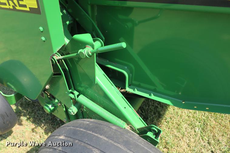 image for item DE3731 2009 John Deere 458 round baler