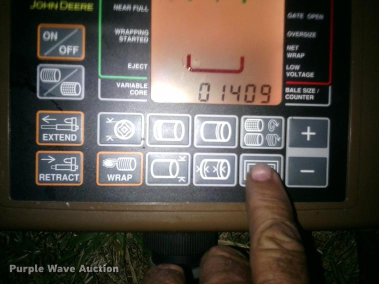 image for item DE3731 2009 John Deere 458 round baler