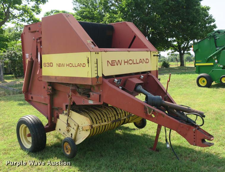 image for item DE3735 New Holland 630 round baler