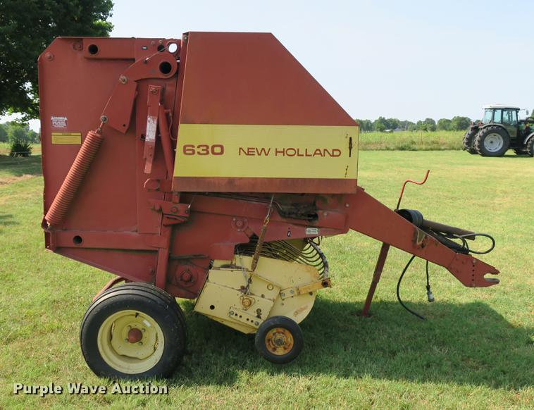 image for item DE3735 New Holland 630 round baler