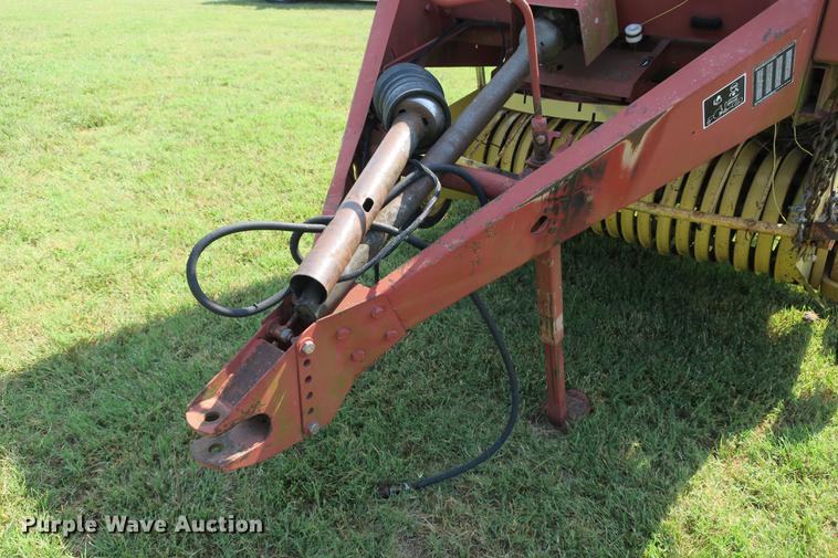 image for item DE3735 New Holland 630 round baler