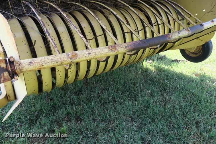 image for item DE3735 New Holland 630 round baler