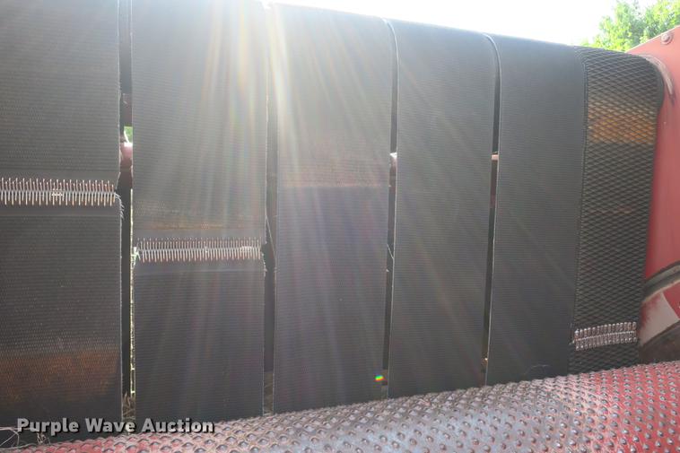 image for item DE3735 New Holland 630 round baler