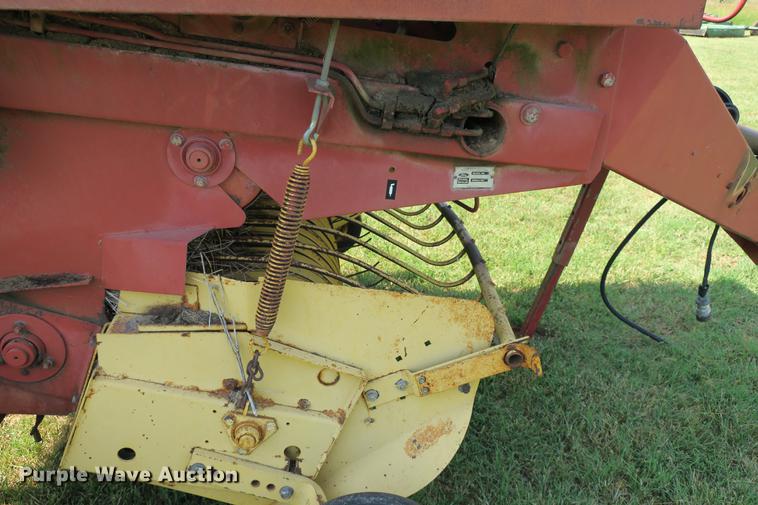 image for item DE3735 New Holland 630 round baler