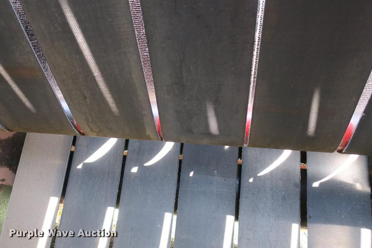 image for item DE3735 New Holland 630 round baler