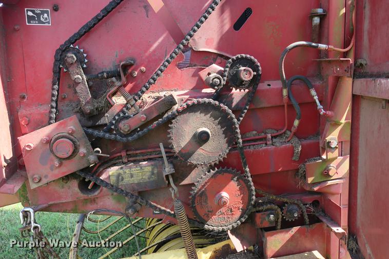 image for item DE3735 New Holland 630 round baler