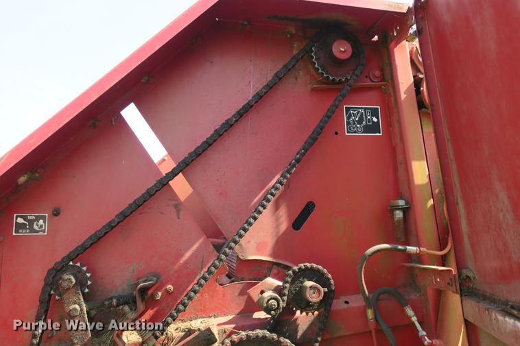 image for item DE3735 New Holland 630 round baler