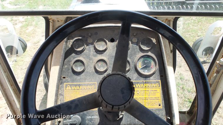 image for item DE7118 Case 1370 Agri-King tractor