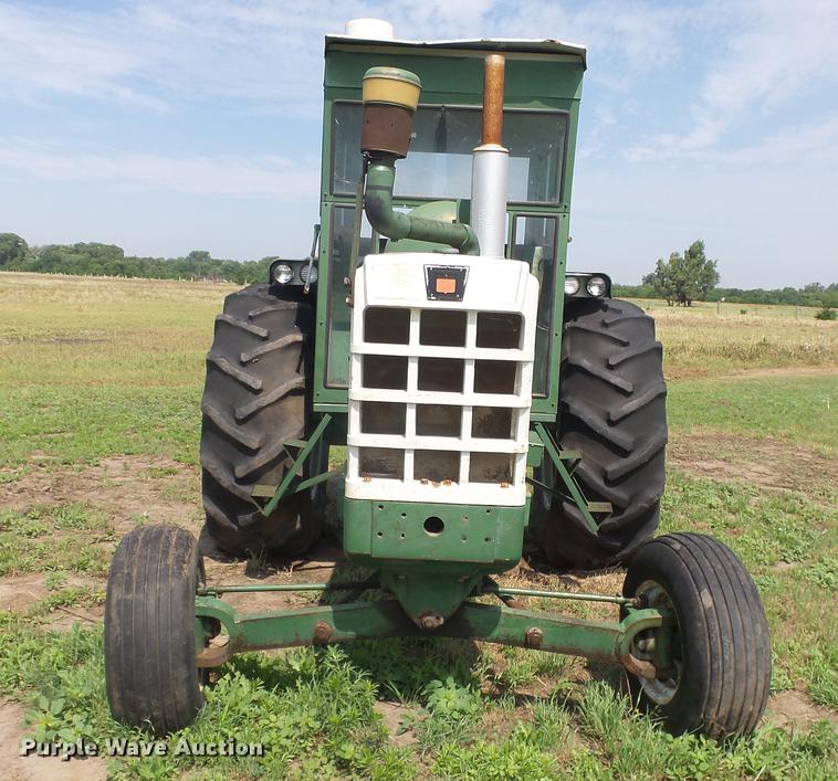 image for item DE7122 Oliver 1850 tractor