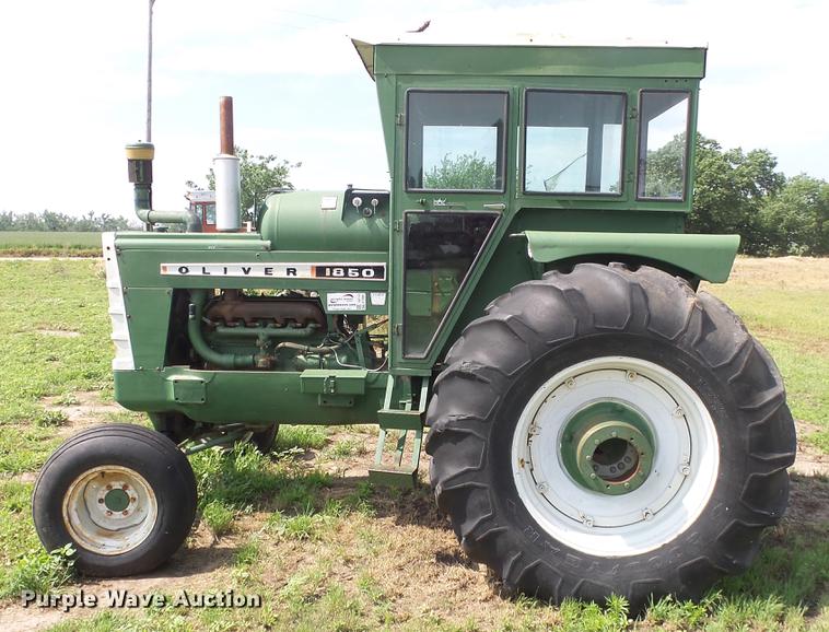 image for item DE7122 Oliver 1850 tractor