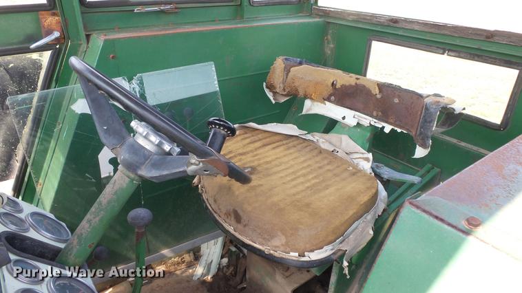 image for item DE7122 Oliver 1850 tractor