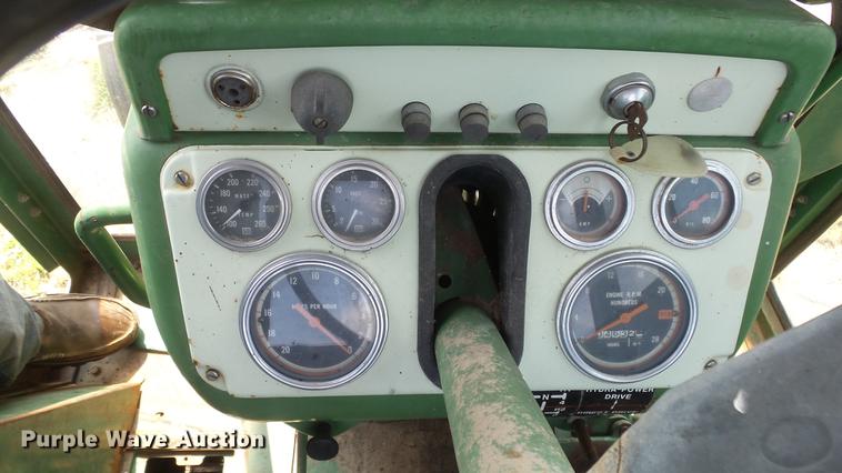 image for item DE7122 Oliver 1850 tractor