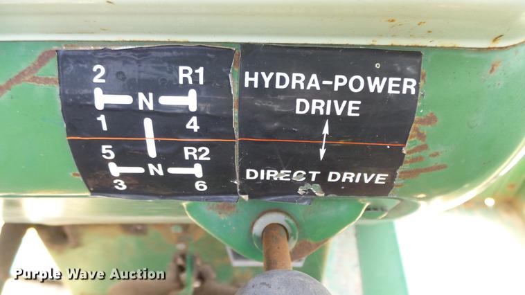 image for item DE7122 Oliver 1850 tractor