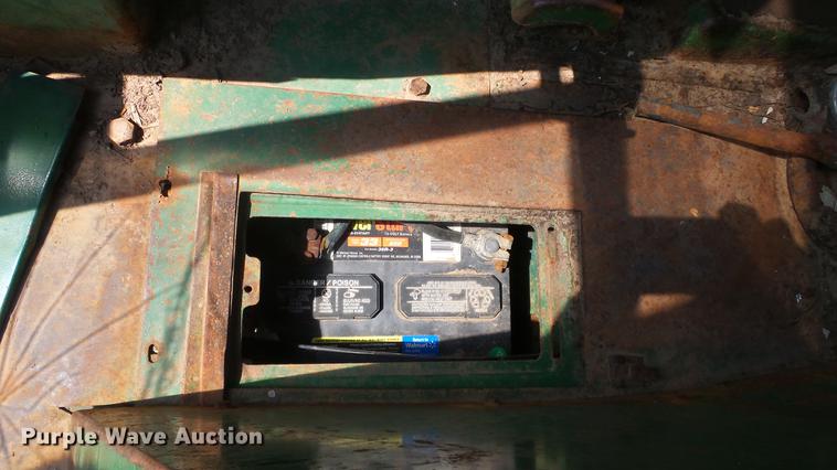 image for item DE7122 Oliver 1850 tractor