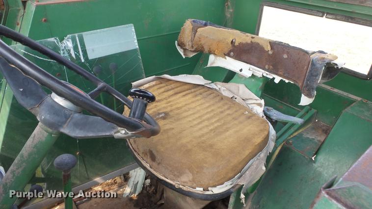 image for item DE7122 Oliver 1850 tractor