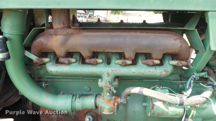 image for item DE7122 Oliver 1850 tractor