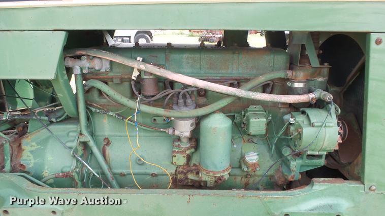 image for item DE7122 Oliver 1850 tractor