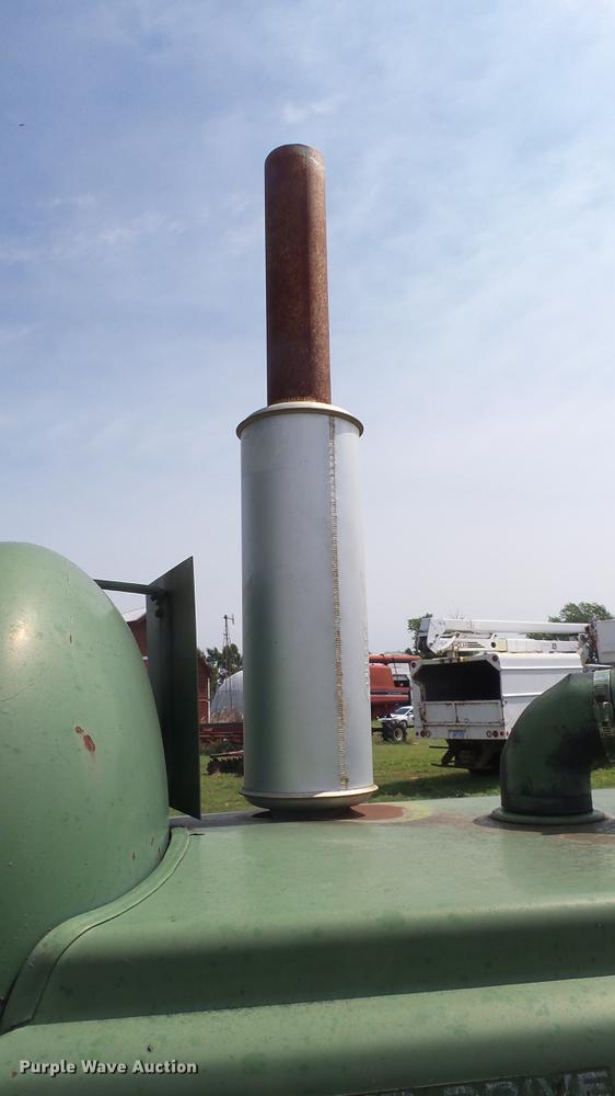 image for item DE7122 Oliver 1850 tractor