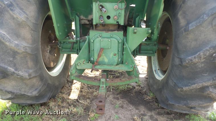 image for item DE7122 Oliver 1850 tractor