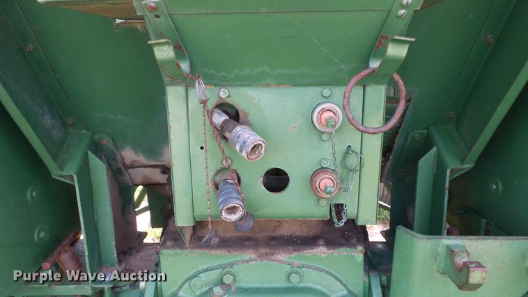 image for item DE7122 Oliver 1850 tractor