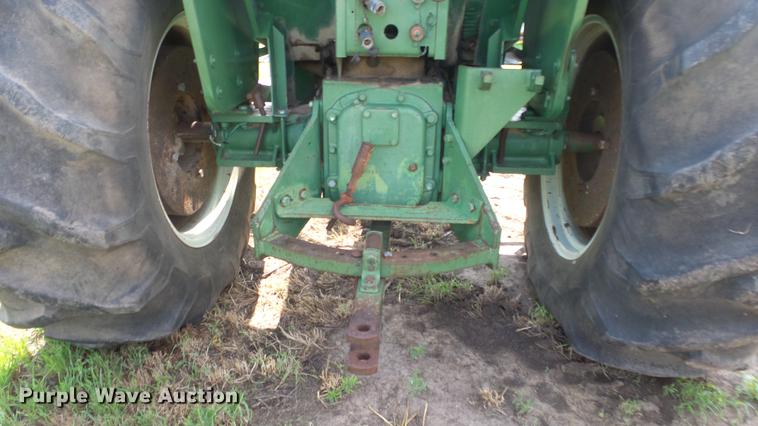image for item DE7122 Oliver 1850 tractor