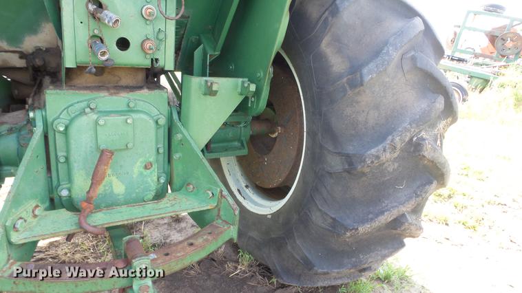 image for item DE7122 Oliver 1850 tractor