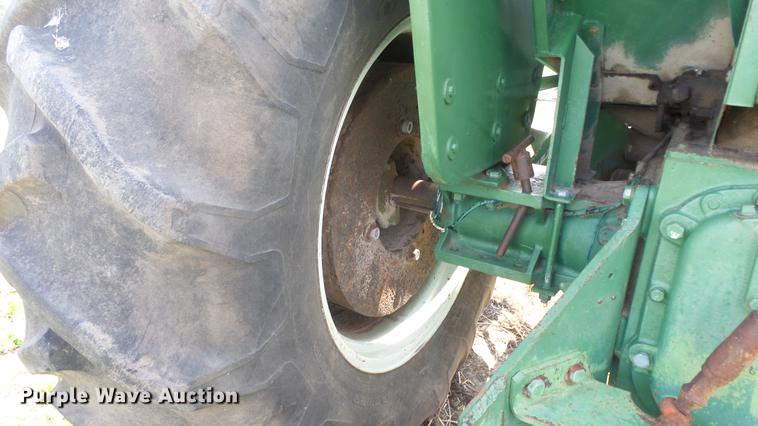 image for item DE7122 Oliver 1850 tractor