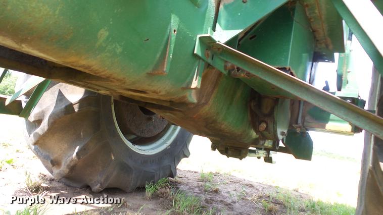 image for item DE7122 Oliver 1850 tractor