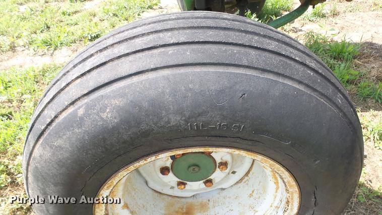 image for item DE7122 Oliver 1850 tractor