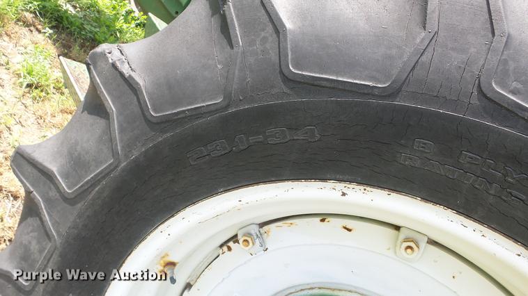 image for item DE7122 Oliver 1850 tractor