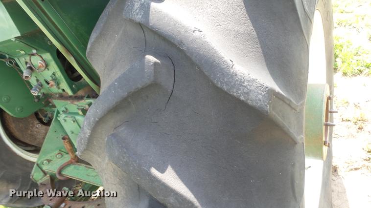 image for item DE7122 Oliver 1850 tractor