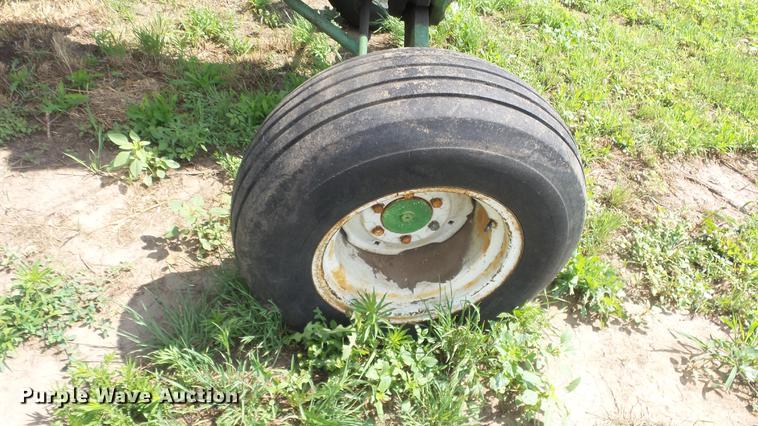 image for item DE7122 Oliver 1850 tractor