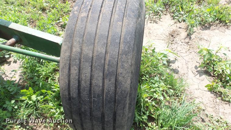 image for item DE7122 Oliver 1850 tractor