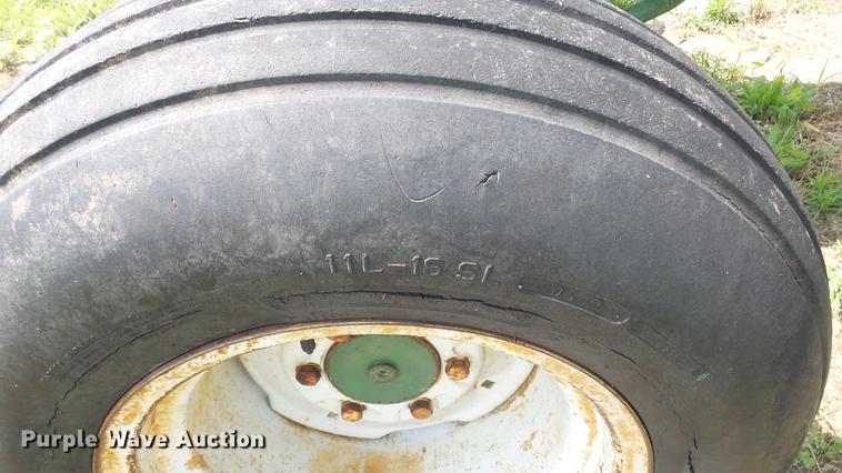 image for item DE7122 Oliver 1850 tractor