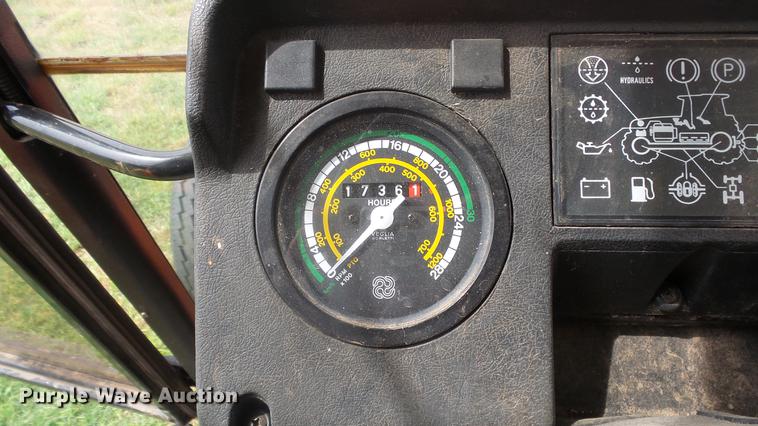 image for item DE7145 1991 AGCO Allis 6670 tractor